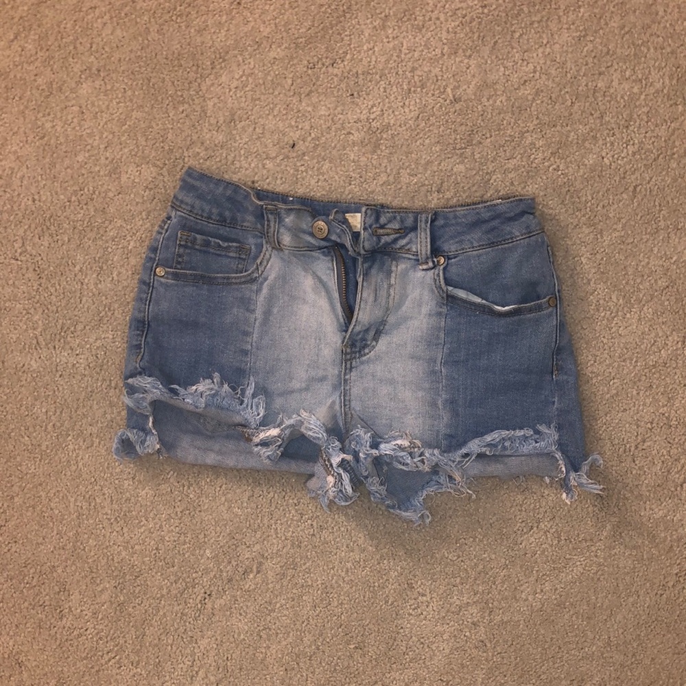 short shorts with stripe in middle
